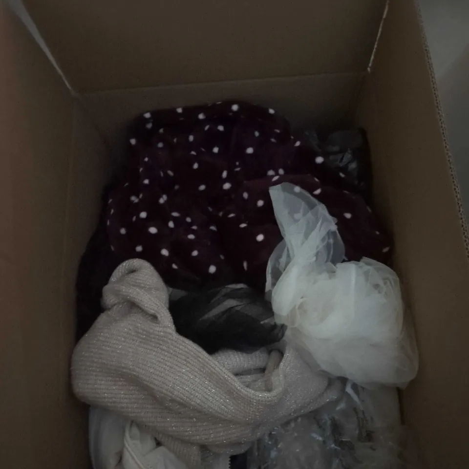 BOX OF APPROXIMATELY 20 ASSORTED CLOTHING ITEMS TO INCLUDE JEANS, BOXER BRIEFS, TROUSERS WITH BELT, TURTLE NECK JUMPER ETC 