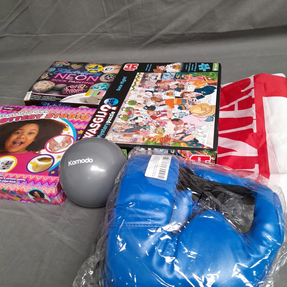 QUANTITY OF ASSORTED TOYS TO INCLUDE ROCK PAINTING, POTTERY STUDIO AND JIGSAWS