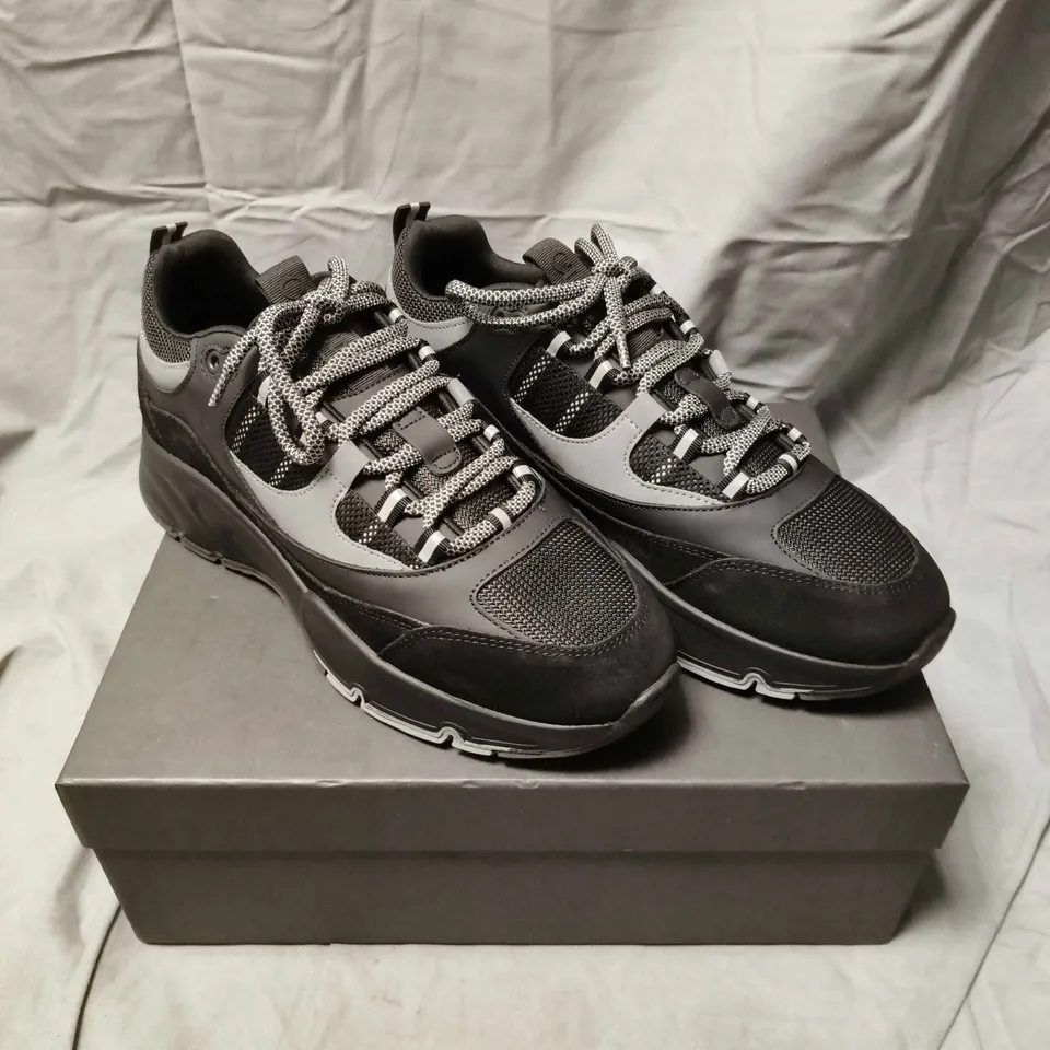 CLEENS AERO RUNNER TRAINERS IN STEEL - 9.5