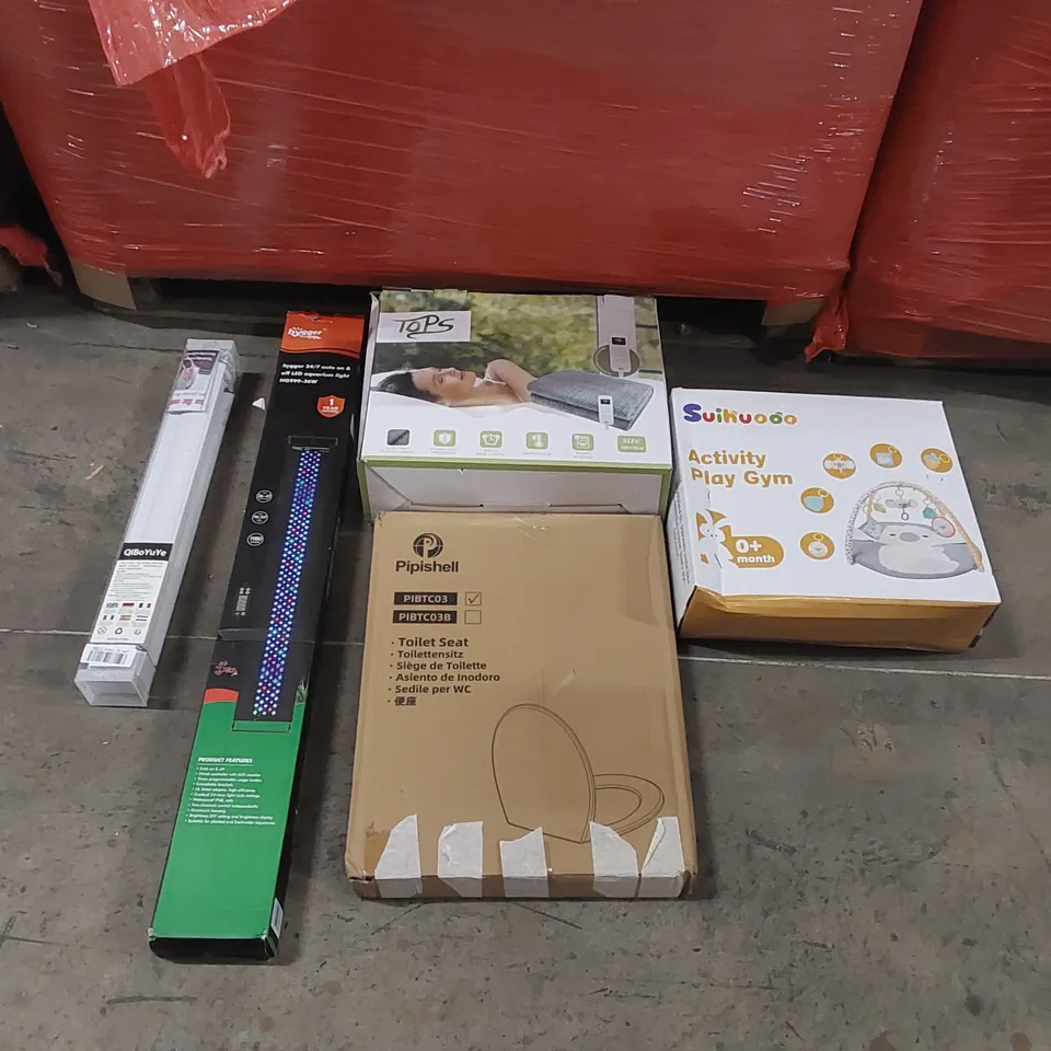 PALLET OF ASSORTED ITEMS INCLUDING: ELECTRIC BLANKET, AQUARIUM LIGHT, ACTIVITY PLAY GYM, BLINDS, TOILET SEAT ECT