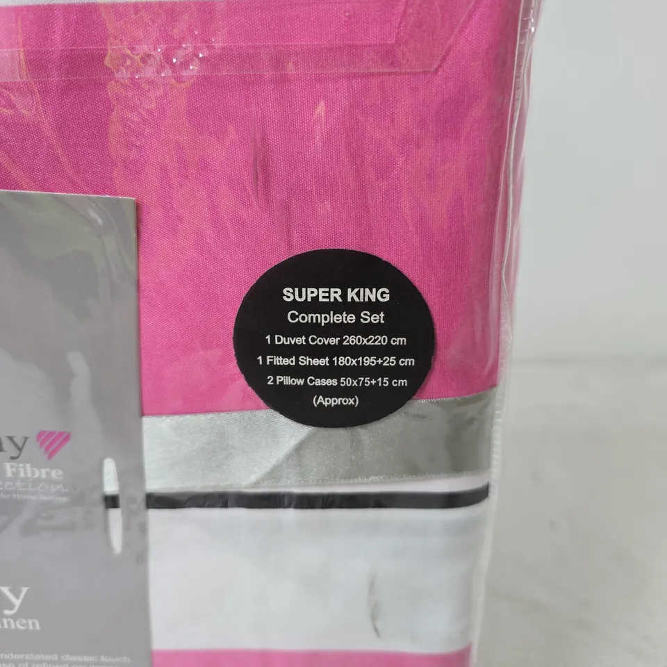 AUTOBIOGRAPHY SUPER KING COMPLETE DUVET COVER SET – LUXURY BED LINEN, PINK & WHITE (260X220 CM DUVET COVER; 180X195 CM FITTED SHEET; 2X PILLOWCASES 50X75 CM)