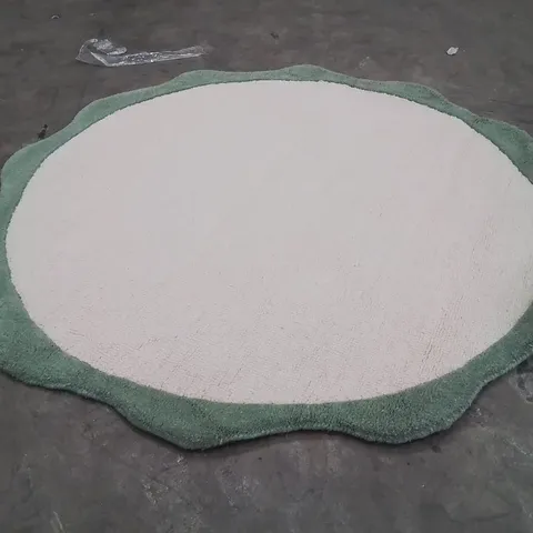 QUALITY DESIGNER AREA RUG - APPROXIMATELY 131x131cm