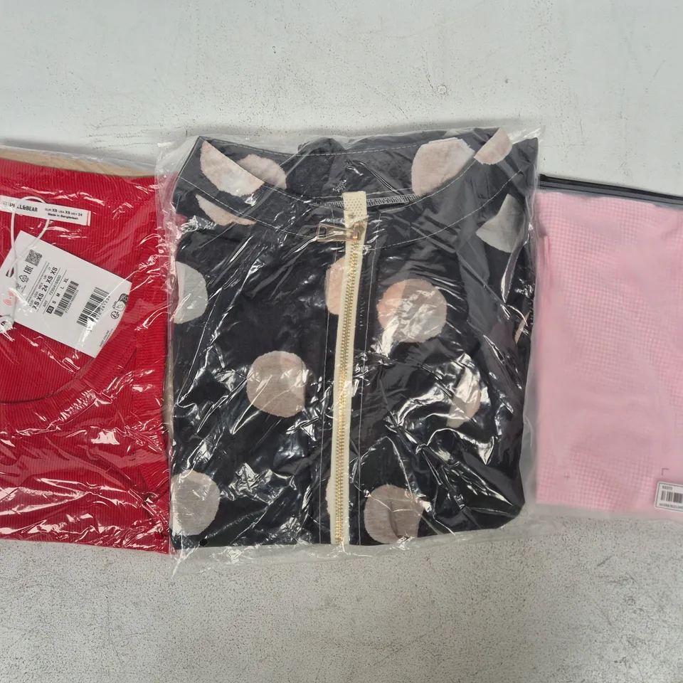 APPROXIMATELY 20 ASSORTED CLOTHING AND FASHION PRODUCTS IN VARIOUS STYLES AND SIZES - COLLECTION ONLY