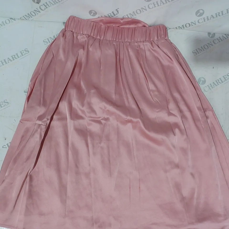 BOX OF APPROXIMATELY 10 ASSORTED CLOTHING ITEMS IN VARIOUS SIZES TO INCLUDE PINK SKIRTS