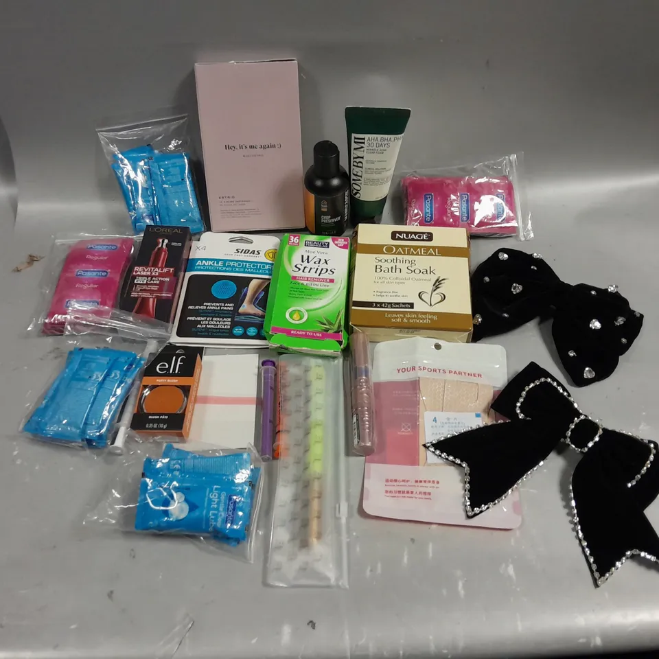 BOX OF APPROXIMATELY 15 COSMETIC ITEMS TO INCLUDE MASCARA, BLADE CARTRIDGES, WAX STRIPS, ETC 
