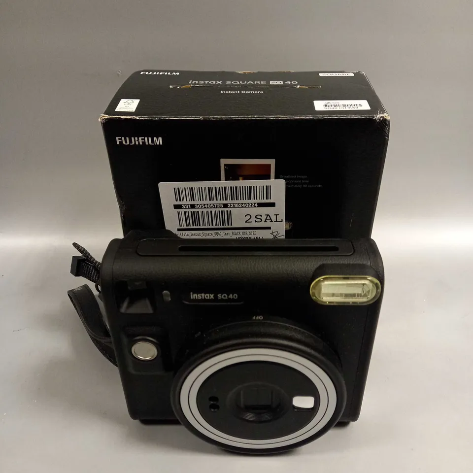 BOXED FUJIFILM INSTAX SQUARE SQ40 INSTANT CAMERA RRP £152.99