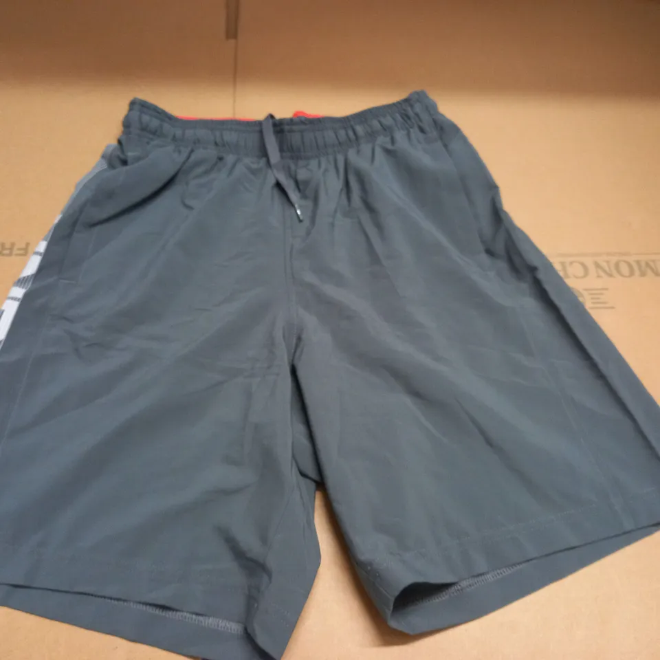 UNDER ARMOUR LOOSE GREY SHORTS - SM
