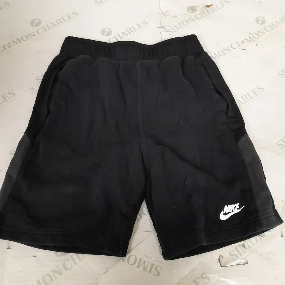 NIKE BLACK SHORT - LARGE