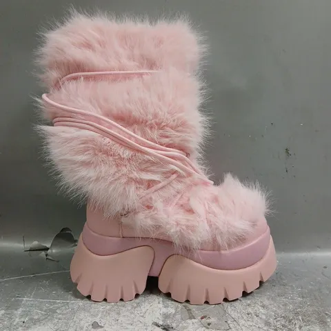 BOXED PAIR OF KOI KAWAII SASQUATCH FLUFFY SNOW BOOTS IN PINK SIZE UK 3
