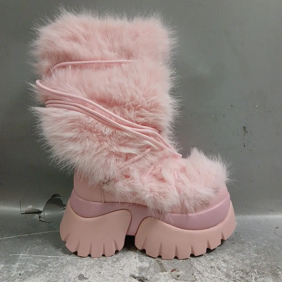 BOXED PAIR OF KOI KAWAII SASQUATCH FLUFFY SNOW BOOTS IN PINK SIZE UK 3