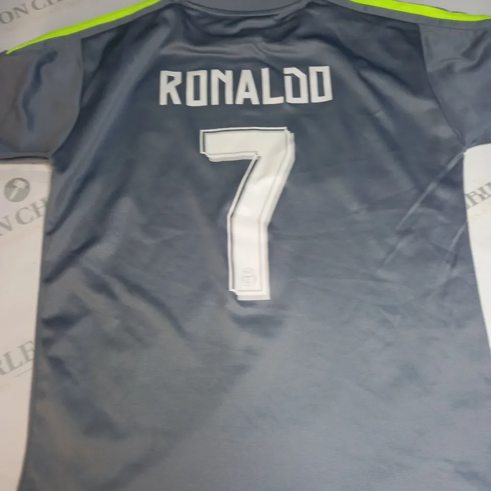 REAL MADRID AWAY SHIRT WITH RONALDO 7 ON THE BACK SIZE 14
