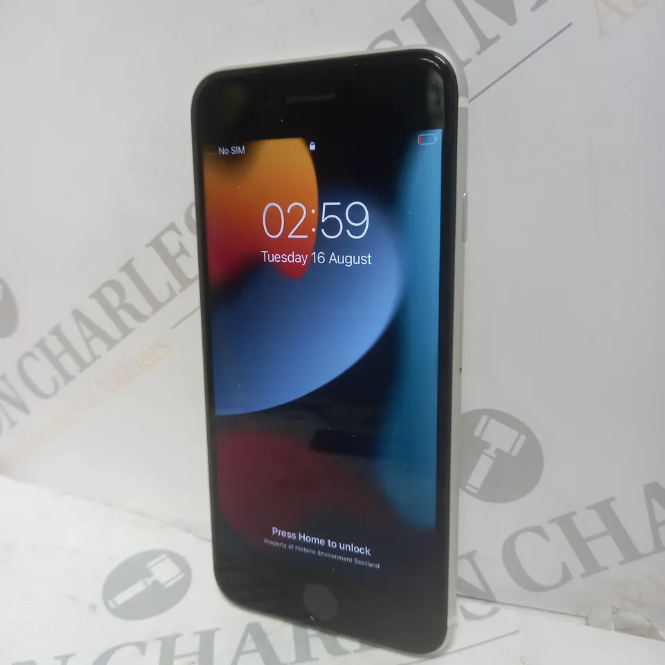 APPLE IPHONE SE IN WHITE