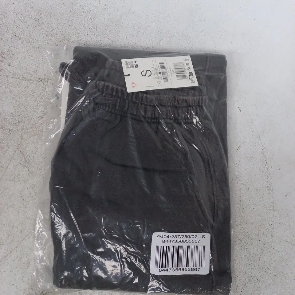 BAGGED STRADIVARIUS JOGGERS IN GUN METAL SIZE SMALL