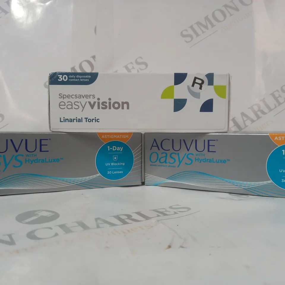 APPROXIMATELY 20 ASSORTED HOUSEHOLD ITEMS TO INCLUDE ACUVUE OASYS CONTACT LENSES, EASY VISION CONTACT LENSES, ETC