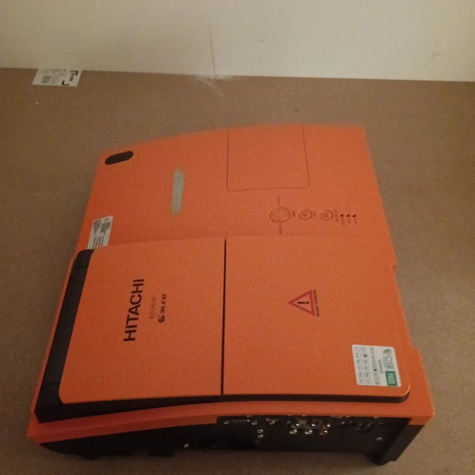 HITACHI ED-A110 LCD PROJECTOR