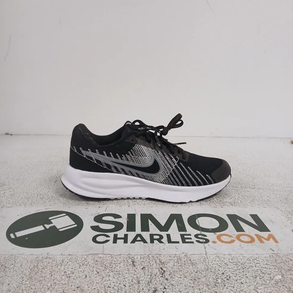 NIKE RUNNING SHOES – BLACK/WHITE – US 8.5 (MEN'S)