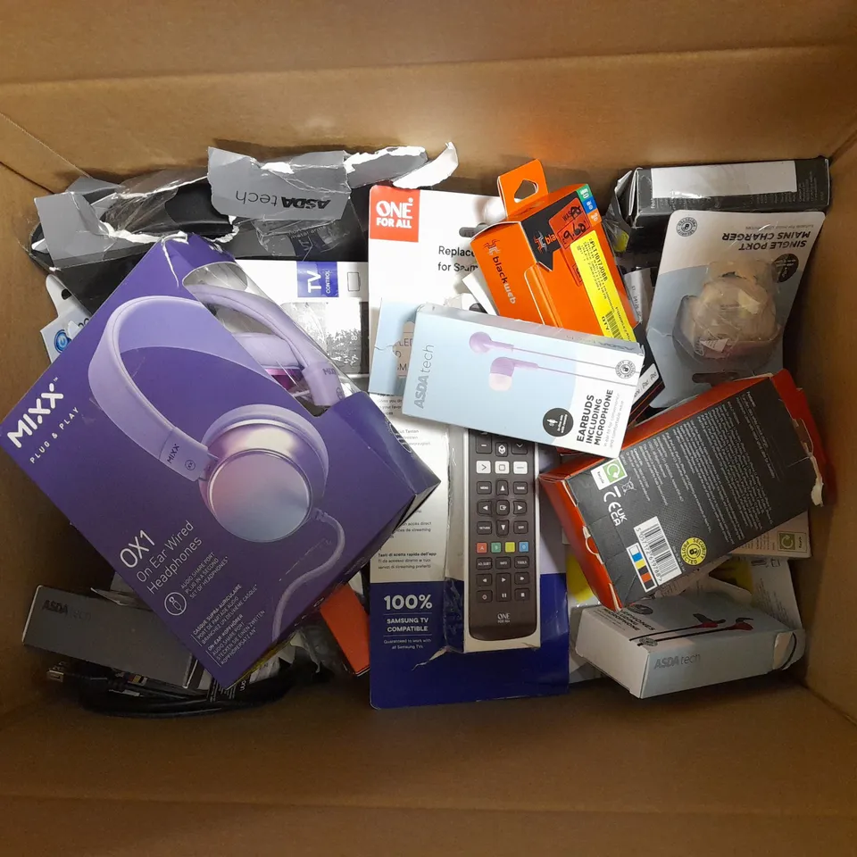 BOX OF APPROX 15 ITEMS TO INCLUDE BLACKWEB HDMI CABLE, ASDA TECH USB-A CABLE AND ASDA TECH PERSONAL CD PLAYER