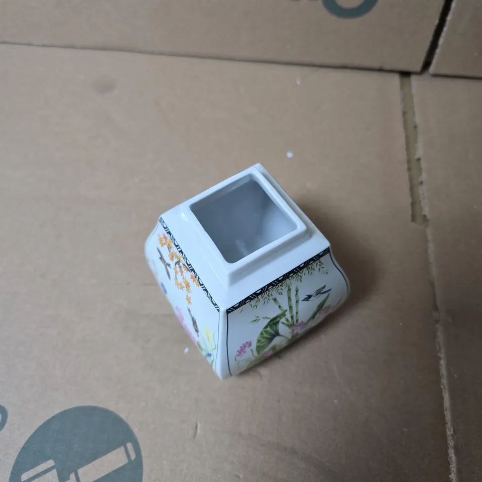 THE FRANKLIN MINT FINE PORCELAIN DECORATIVE PIECE – FLORAL BIRD MOTIF, 