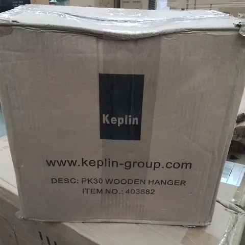BOXED KEPLIN 30 PACK OF WOODEN COAT HANGERS