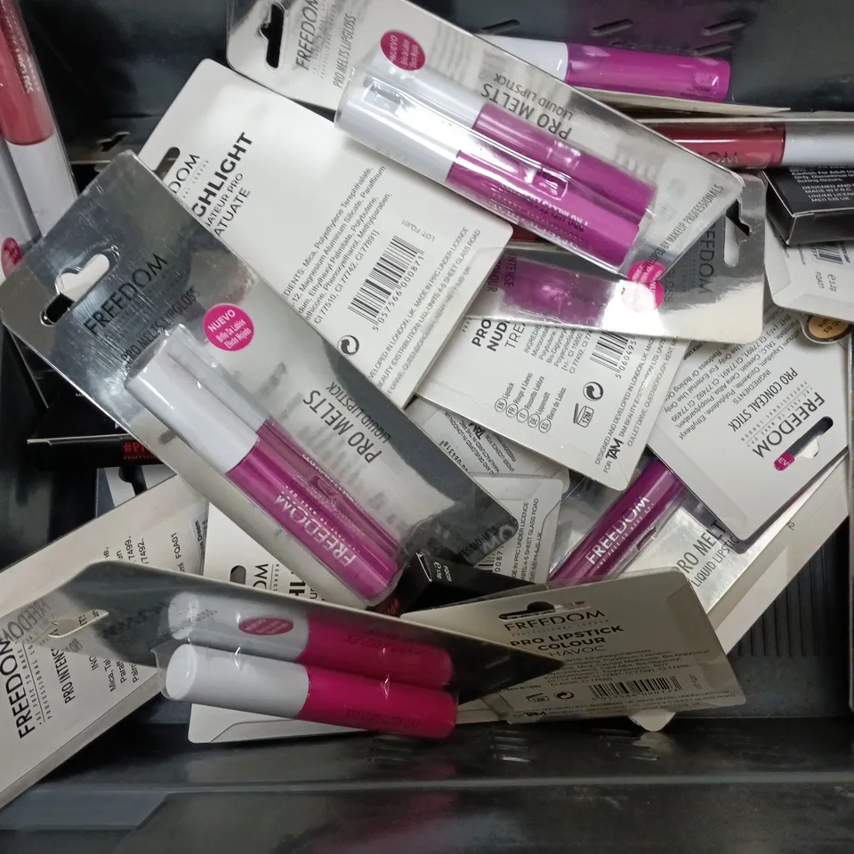 TOTE OF APPROXIMATELY 20 ASSORTED FREEDOM COSMETICS TO INCLUDE PRO CONCEAL STICK, BRONZER AND LIP GLOSS