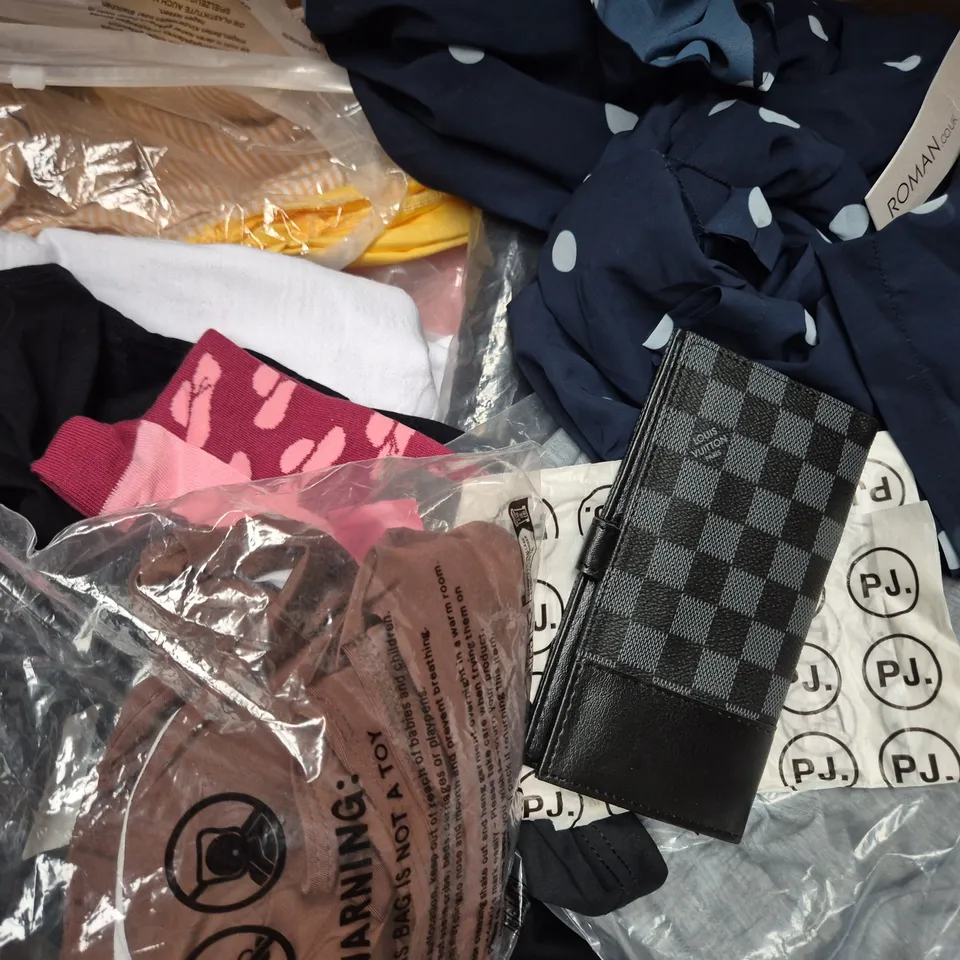 APPROXIMATELY 20 ASSORTED CLOTHING AND FASHION PRODUCTS IN VARIOUS STYLES AND SIZES - COLLECTION ONLY