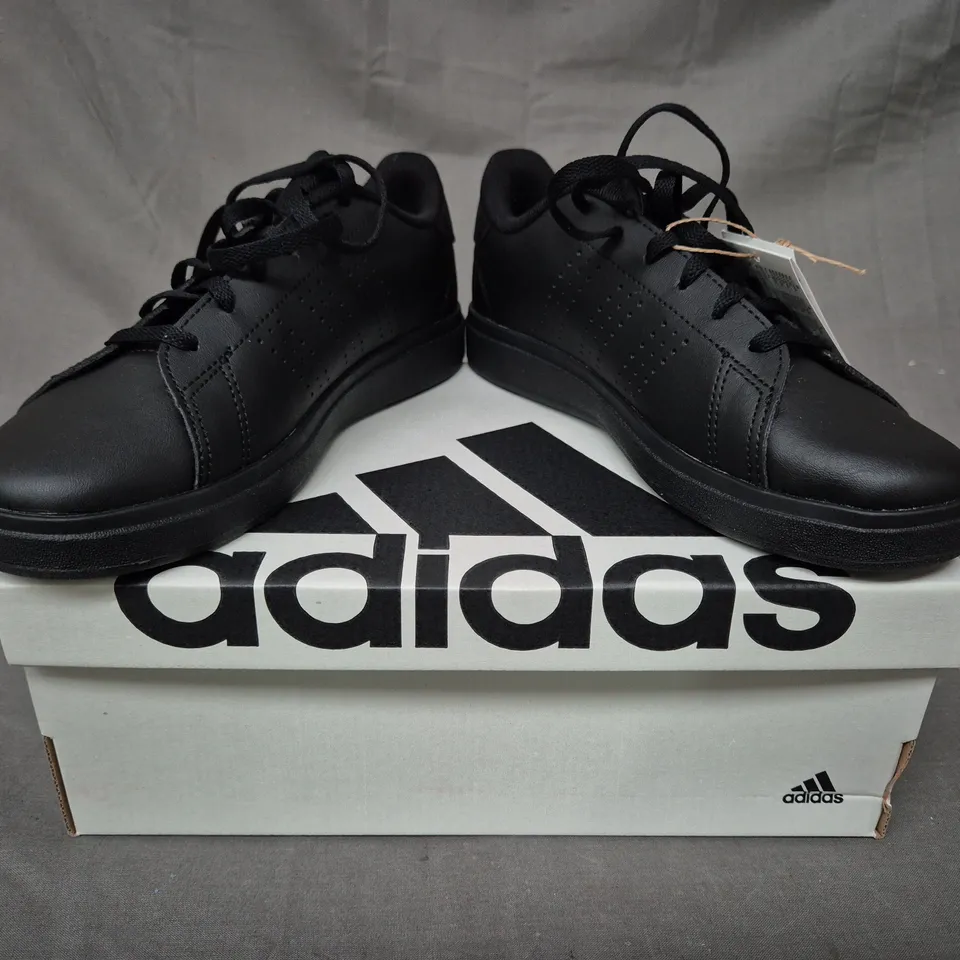 BOXED PAIR OF ADIDAS ADVANTAGE BASE 2.0 J SHOES IN BLACK UK SIZE 3.5