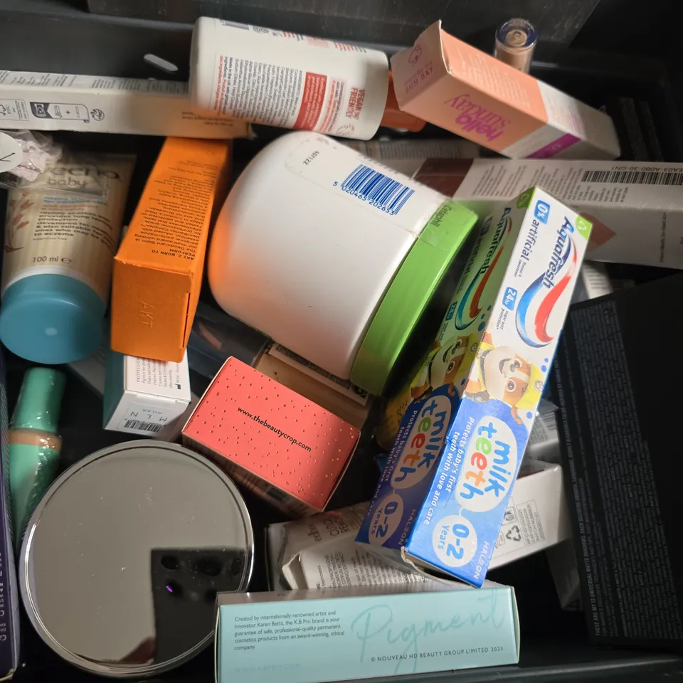 APPROXIMATELY 20 ASSORTED HEAL & BEAUTY/COSMETIC ITEMS TO INCLUDE GEL LOTION, SCALP SHAMPOO, ETC