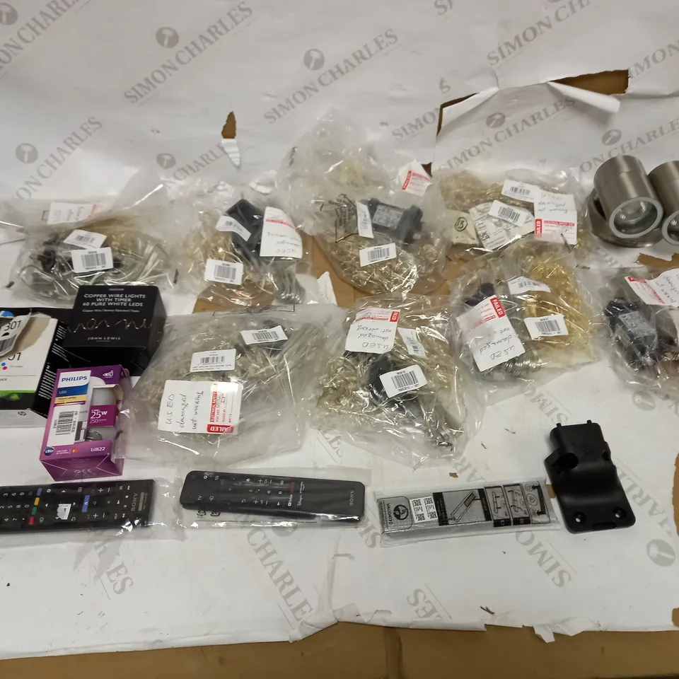 LOT OF APPROXIMATELY TEN HOUSEHOLD GOOD TOO INCLUDE JOHN LEWIS OUTDOOR STRINGS LIGHTS, PHILIPS LED WARM BULB, AND HP TRI COLOUR PRINT PACK ETC.