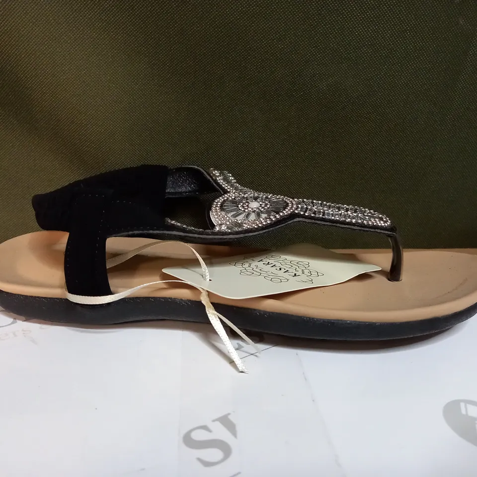 KASARA EMBELLISHED THONG SANDAL - SIZE 4 