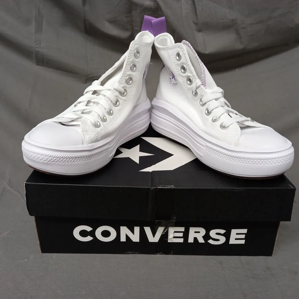 BOXED PAIR OF CONVERSE SHOES IN WHITE/PURPLE UK SIZE 3