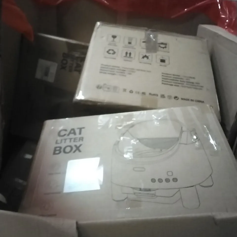 PALLET OF ASSORTED ITEMS INCLUDING; CAT LITTER BOX