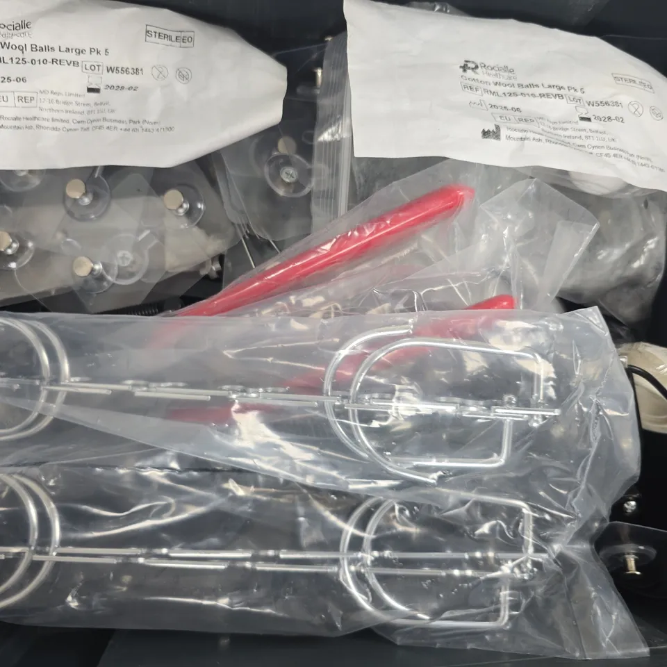 APPROXIMATELY 10 ASSORTED HOUSEHOLD ITEMS TO INCLUDE PERFECT SCENTS REFILL SET, ETC