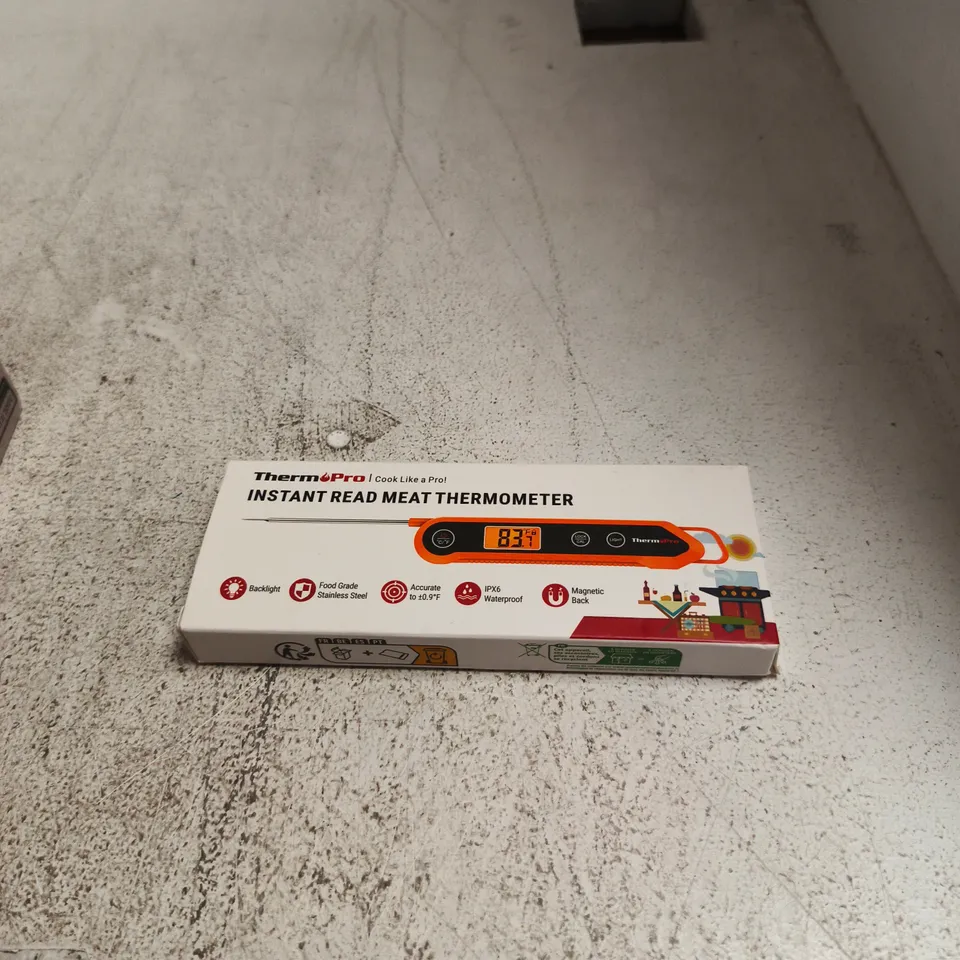 APPROXIMATELY 7 ASSORTED ITEMS INCLUDING SOCKET TESTER AND INSTANT READ MEAT THERMOMETER
