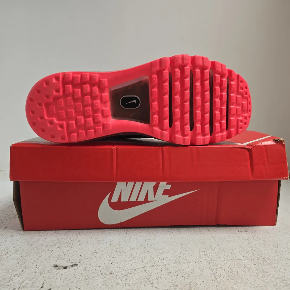BOXED PAIR OF NIKE AIR MAX TRAINERS IN WHITE-GREY GRADIENT/BLACK/RED SIZE UK 8