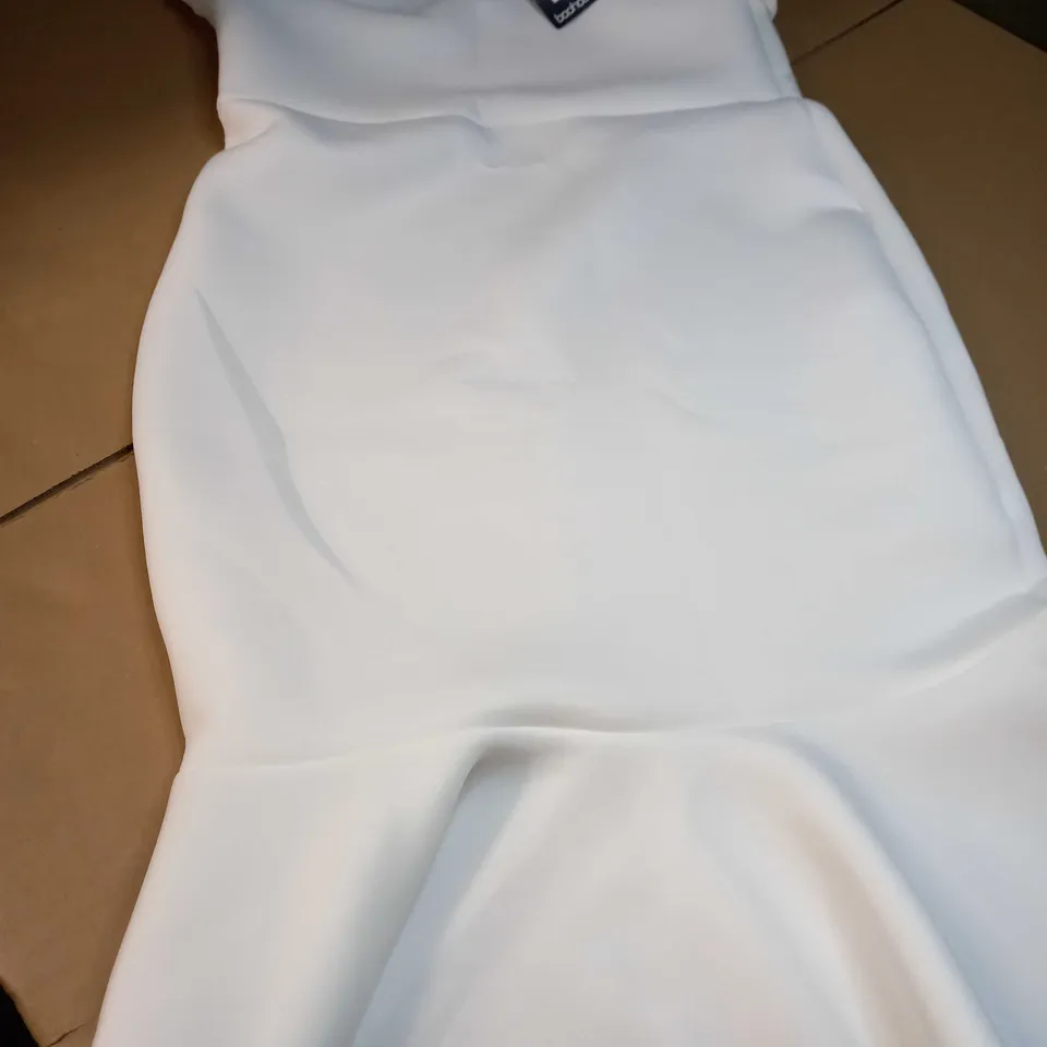BOOHOO IVORY BOW DETAILEED MIDI DRESS - SIZE 18