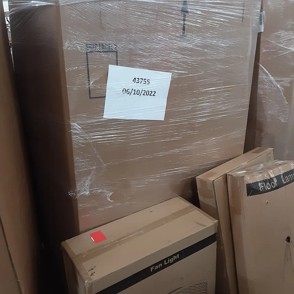 LARGE PALLET OF ASSORTED HOMEWARE ITEMS TO INCLUDE fan light, wire mesh netting, floor lamps etc
