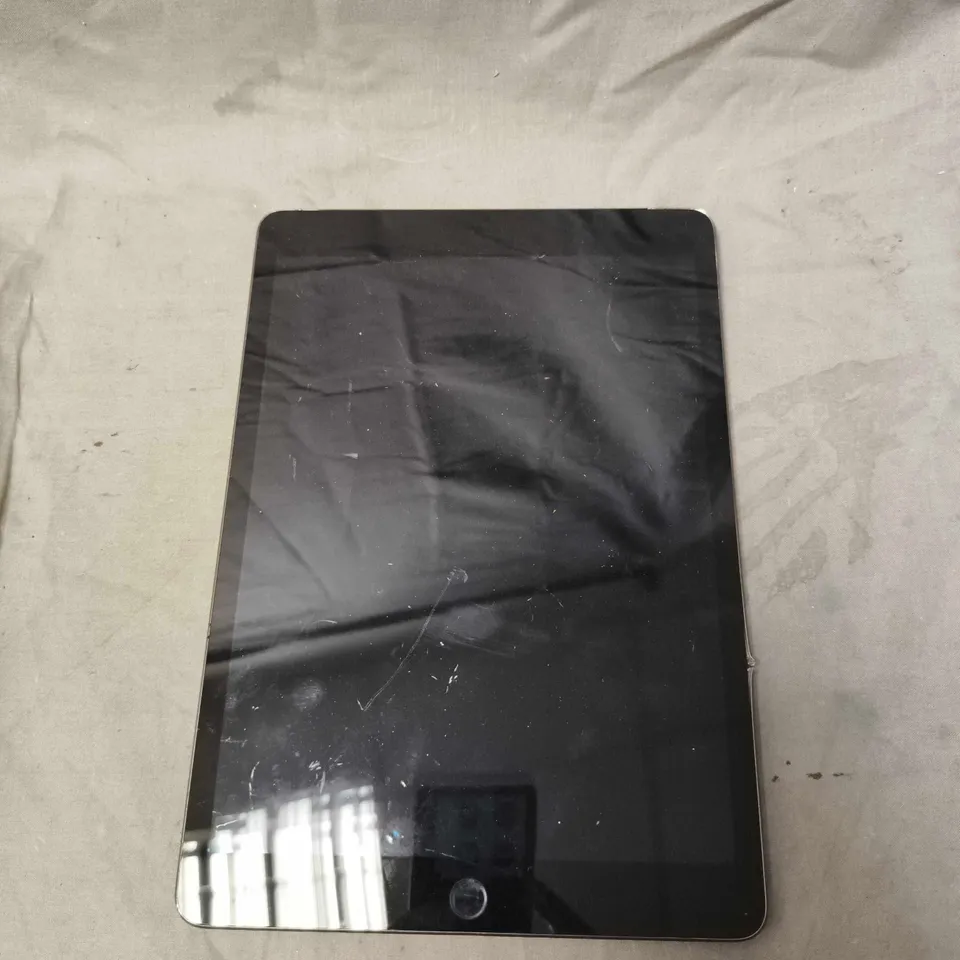 APPLE IPAD TABLET - A2604