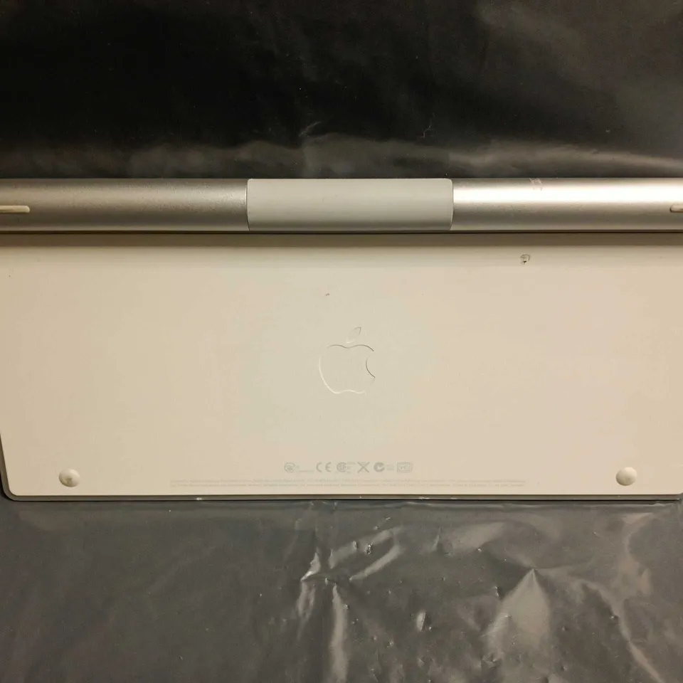 UNBOXED APPLE MACBOOK LAPTOP IN SILVER - A1314