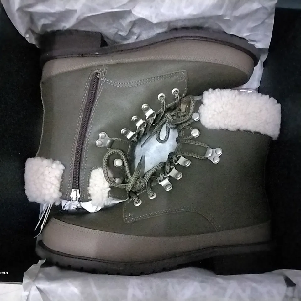 3 EMU AUSTRALIA SHOE BOXES CONTAINING OKAB WATERPROOF BOOTS - DARK OLIVE - UK 6