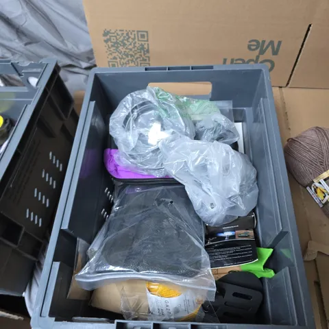 TOTE OF APPROXIMATELY 15 ASSORTED ITEMS TO INCLUDE: ALIZE YARN