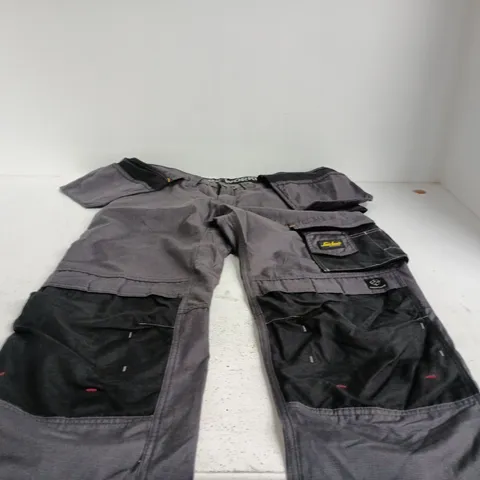 DICKIES CARGO TROUSERS – GREY/BLACK