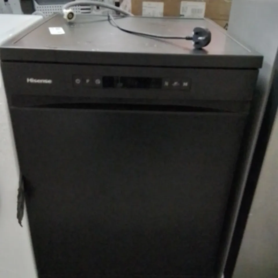 HISENSE HS622E90WUK FREESTANDING STANDARD DISHWASHER 85CM HIGH - E RATED , 24 X 23 X 33 INCHES (L X W X H) [ENERGY CLASS E] [ENERGY CLASS E] 