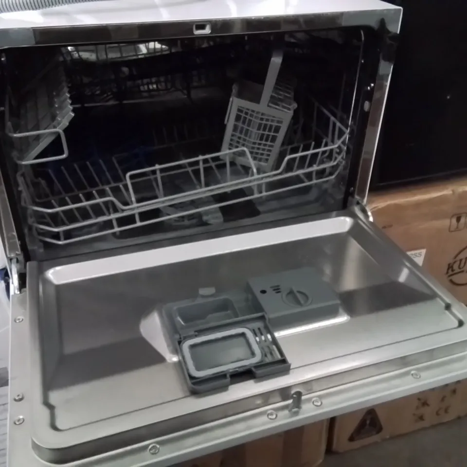 BOXED RUSSELL HOBBS RHTTDW6W FREESTANDING COMPACT DISHWASHER