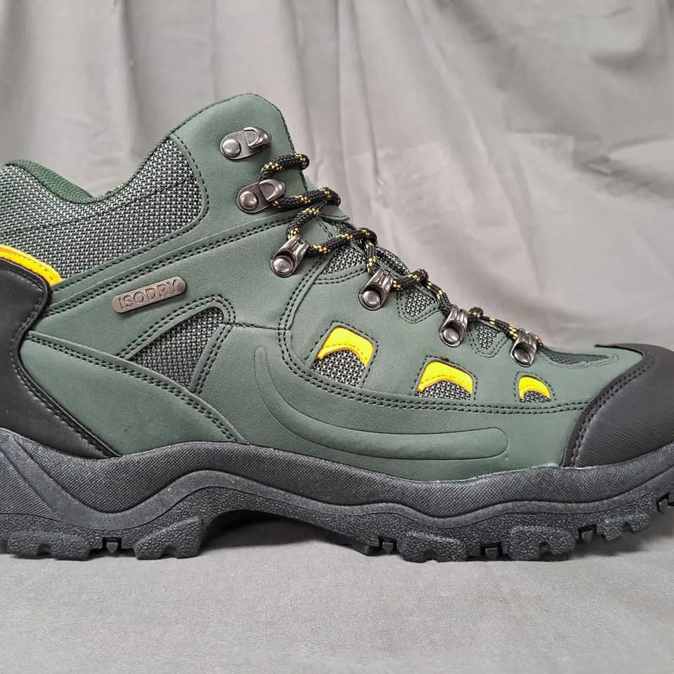 BOXED PAIR OF MOUNTAIN WAREHOUSE ADVENTURER WATERPROOF HIKING BOOTS IN GREEN UK SIZE 11