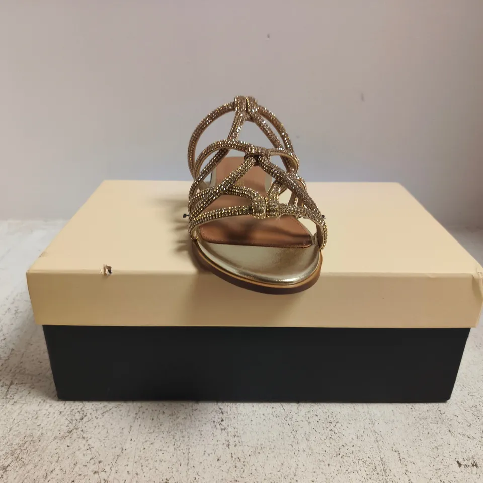 BOXED PAIR OF KURT GEIGER PERLA OPEN TOE FLAT SANDALS IN GOLD W. JEWEL DETAIL SIZE EU 37