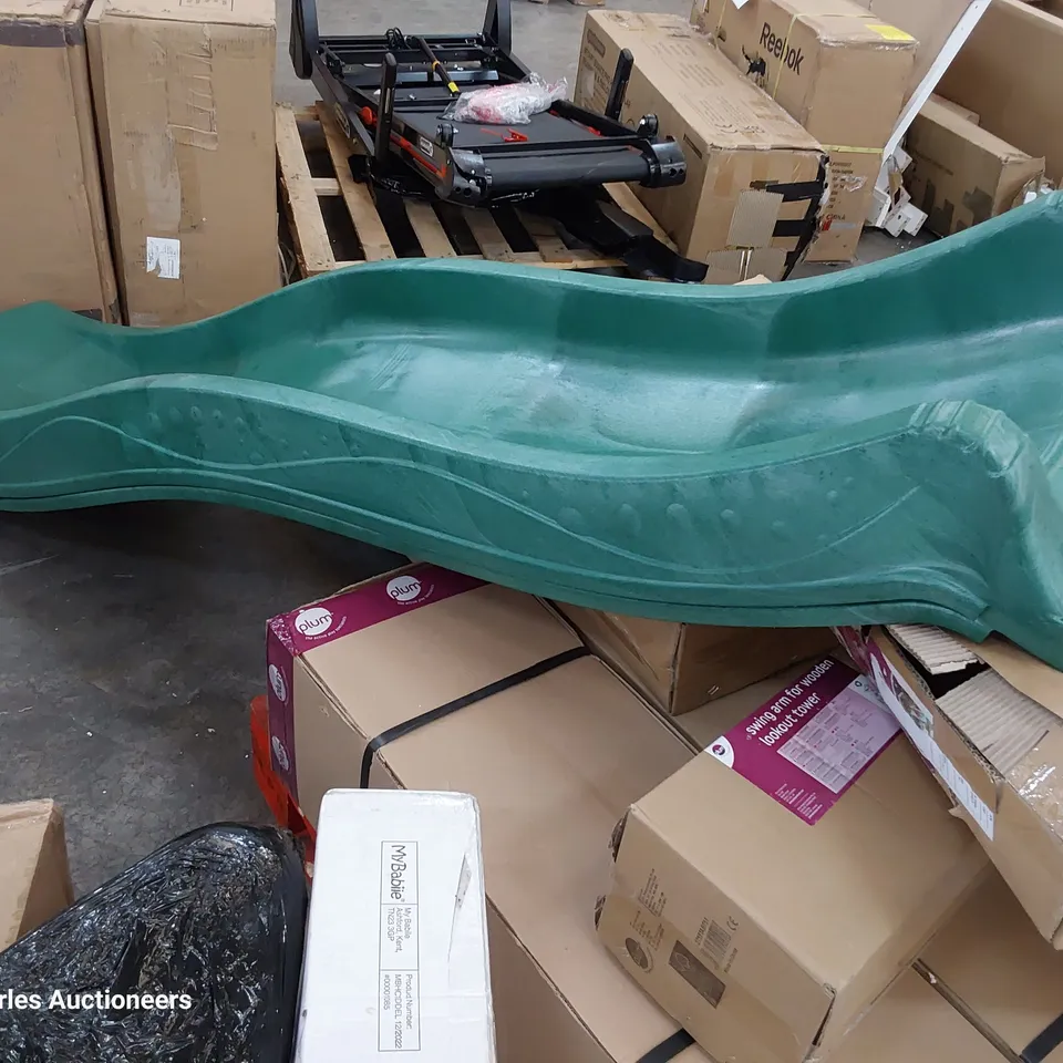 PALLET OF PLUM LOOKOUT TOWER PARTS, INCLUDING 2 × WAVY GREEN SLIDES
