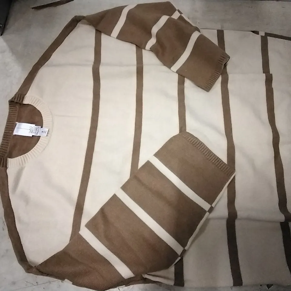 BOX CONTAINING WYNNE LAYERS BLUE  JUMPERS , SIZE 2XL, 5PCS AND 3 PCS ECRU JUMPER SIZE S 