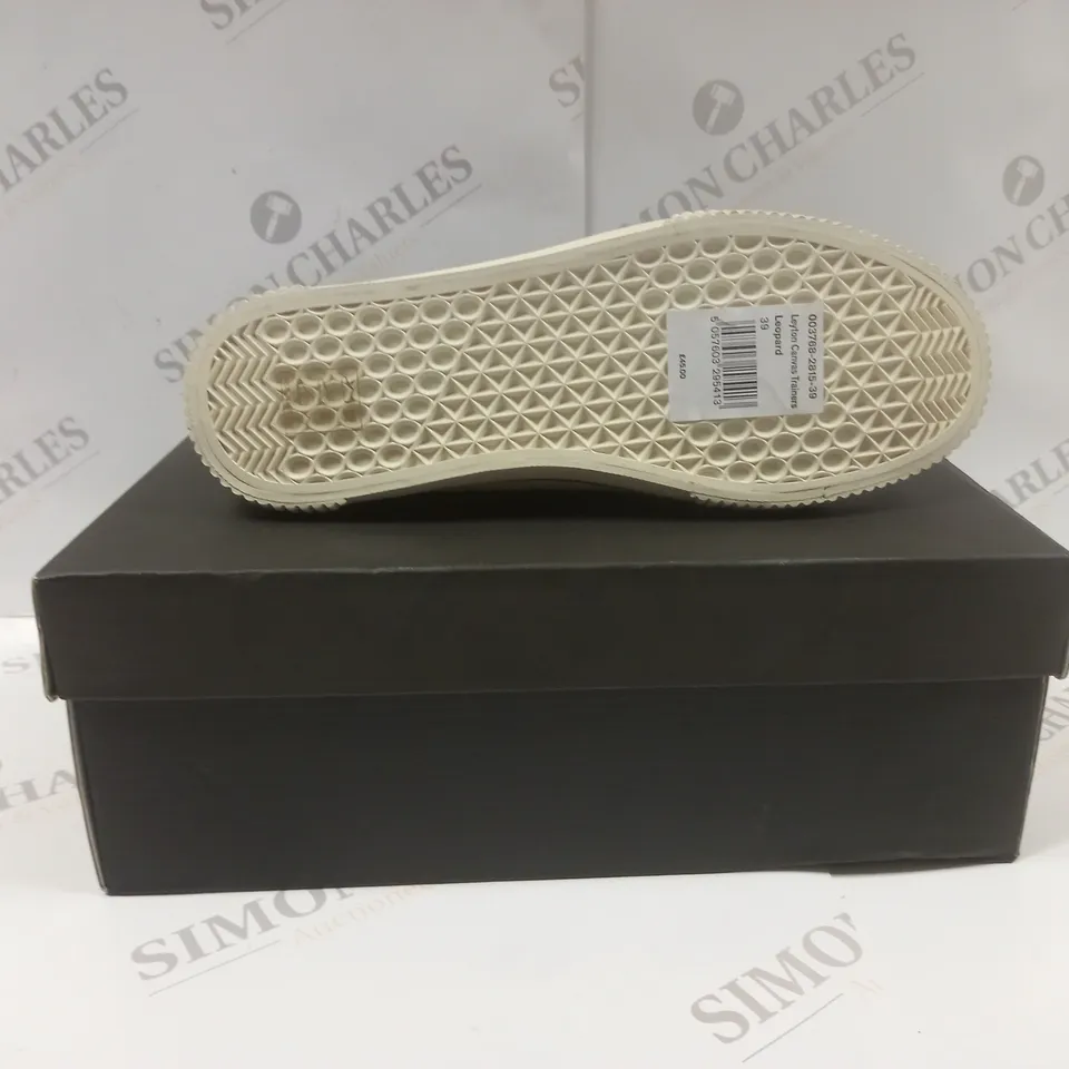 BOXED PAIR OF LEYTON CANVAS TRAINERS UK SIZE 6