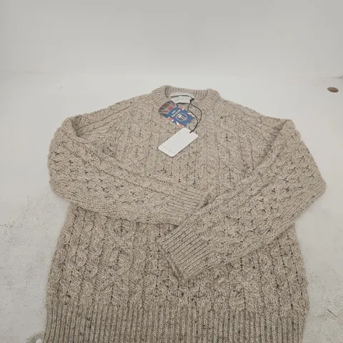 SKIDDAW CABLE KNIT SWEATER – BEIGE/OATMEAL, M