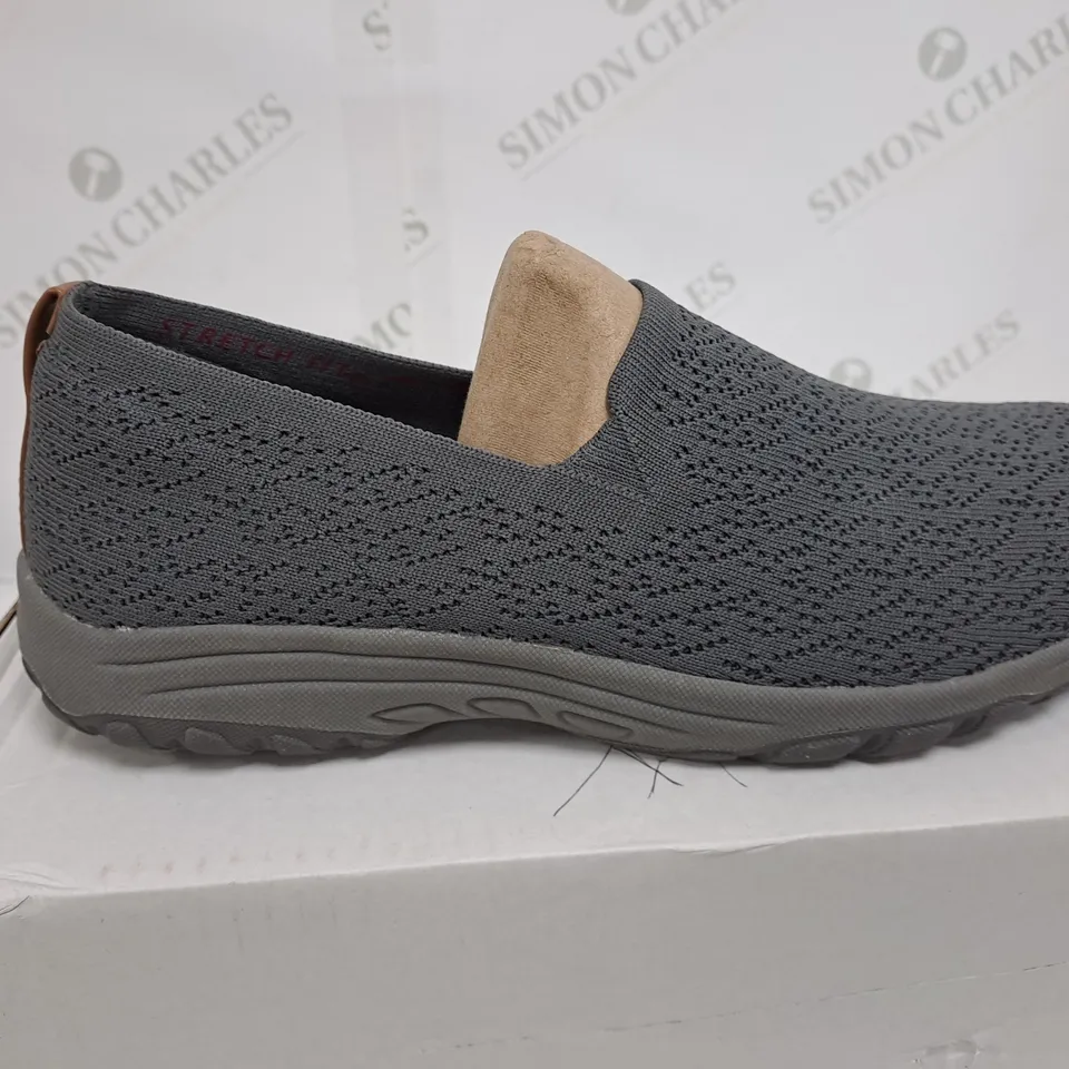 SKETCHERS REGGAE TRAINERS COLOUR CHARCOAL SIZE 8